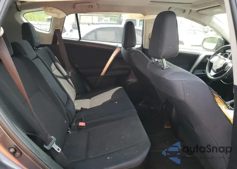 2015 Toyota Rav4 Xle z USA, uszkodzony, nr VIN JTMRFREV3FD140589